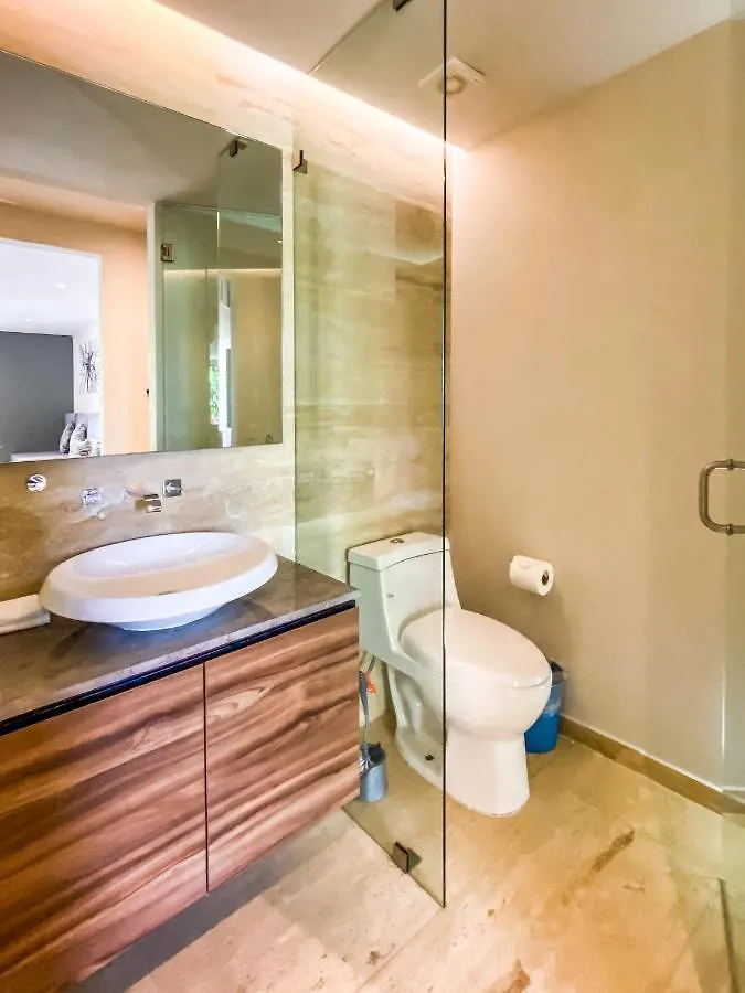 Big Studio At Kaab By The Beach With Roof Top Pool, Sauna And Jacuzzi Near Paseo Del Carmen Mall Playa del Carmen Apartment